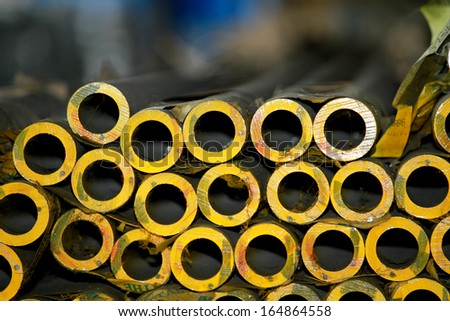 Aluminum tubes arrangement in warehouse