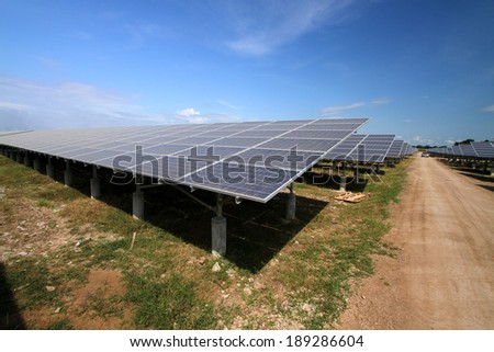 NAKHONSAWN-THAILAND-NOVEMBER 11 : Solar Farm Construction To generate electricity Of solar energy  on November 11, 2013 in Nakhonsawan province, Thailand