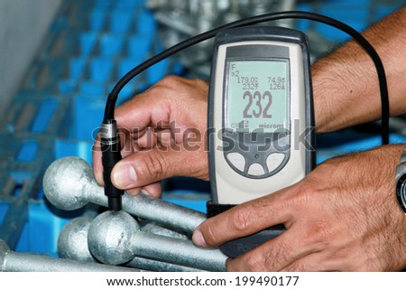 Magnetic thickness gauge