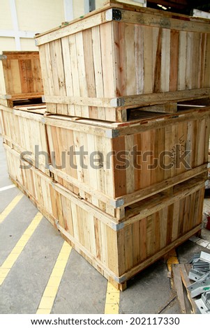Old wooden pallet bunch in warehouse