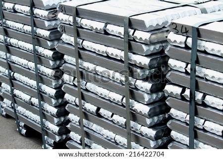 The bundle of aluminum ingot in warehouse