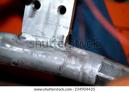 Aluminum hardware for fitting electrical cable with steel tower after tensile test
