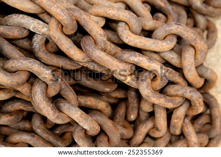 Rust steel chain link