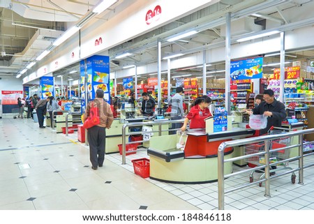 CHENGDU,CHINA - NOV 6,2011: People shopping in walmart supermarket in chengdu,china.