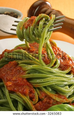 Spaghetti verdi with bologna sauce, with fork
