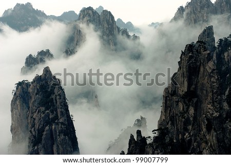 Mount Huang With Fog 商业图片: 99007799 : S