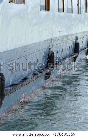 Photo of an old and rusty ship\'s side