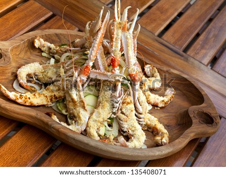 Prawns stuffed with parmesan and raw vegetables