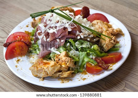 Salad with vegetables, chicken and ham
