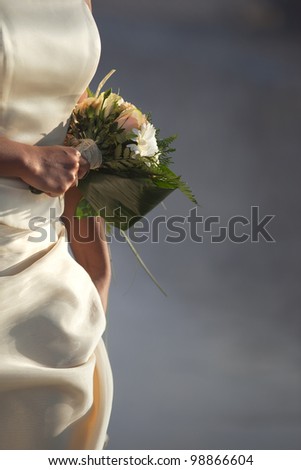Married and bouquet of flowers
