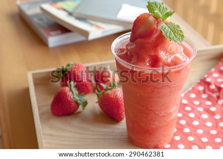 Strawberry fruity frappe