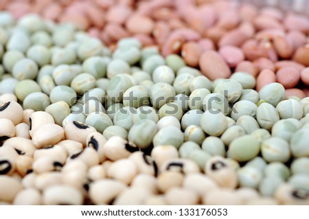 light red, black eyes bean and green pea