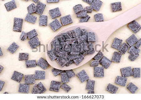 chocolate chips chunks in wooden spoon