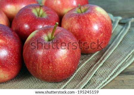 a group of gala apple on the table