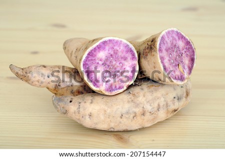 purple sweet potato and sample cut display at market place