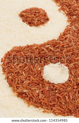 close up pile of brown rice and jasmine rice  in yin-yang shape