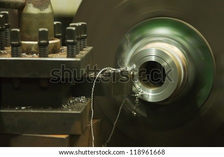 Turning lathe, turning machine with cutting tool