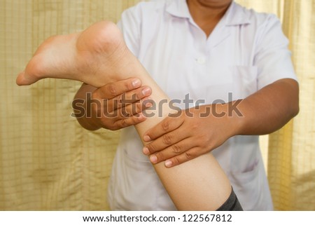 Therapist Massage of a woman?? calf muscle for release pain