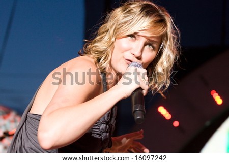 Jennifer Nettles Sugarland Performing Live At The Rockefeller Center
