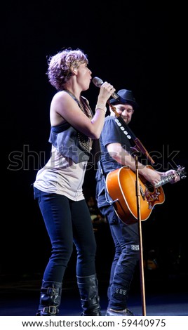 INDIANAPOLIS - AUGUST 20: Singer Jennifer Nettles and Guitarist Kristian Bush of the country band Sugarland performs at the Indiana State Fair on August 20, 2010 in Indianapolis, Indiana.