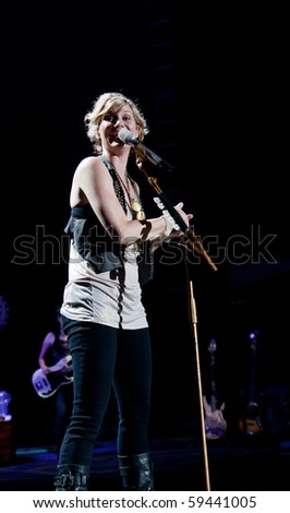 INDIANAPOLIS - AUGUST 20: Singer Jennifer Nettles of the country band Sugarland performs at the Indiana State Fair on August 20, 2010 in Indianapolis, Indiana.