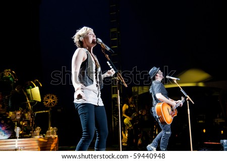 stock photo INDIANAPOLIS AUGUST 20 Singer Jennifer Nettles and