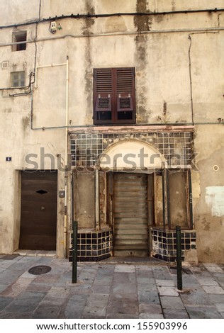 Facade of an empty old shop or restaurant