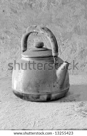 Arte-fact old teapot, gray, black&wait