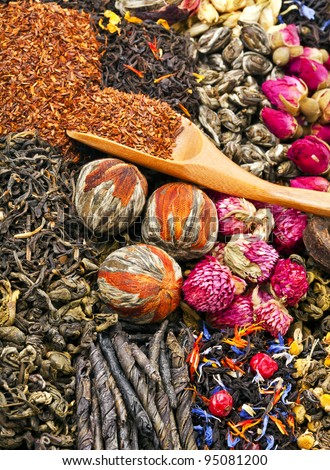 different tea types : green, black, floral , herbal rooibos with bamboo spoon