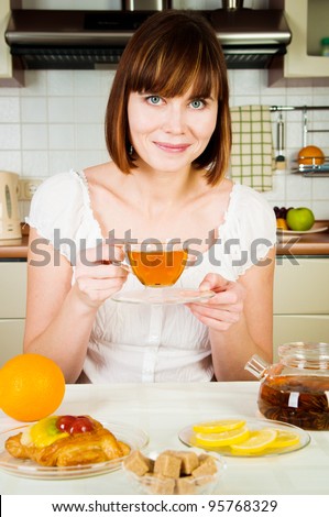 Portrait of young beautiful happy woman with tea