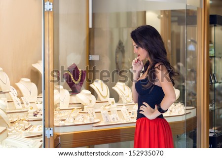 A beautiful woman is in the jewelry store