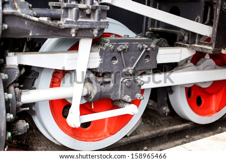 The red old locomotive wheels close up.