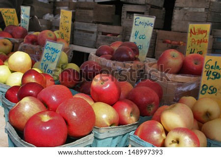 Fresh picked apples on display at a farmer\'s market produce stand