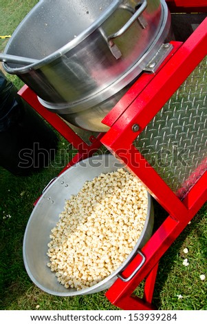 This equipment is used to make kettle corn, a popular snack for fairs and street festivals.