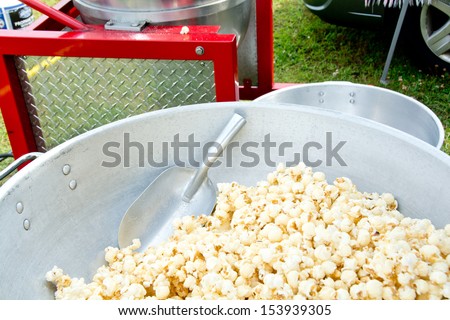 This equipment is used to make kettle corn, a popular snack for fairs and street festivals.
