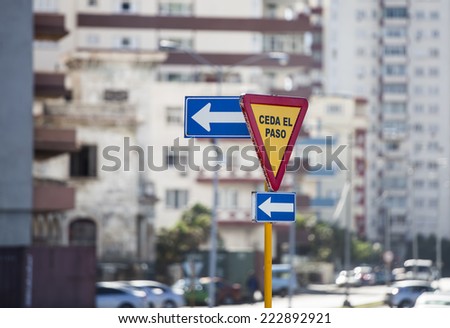 Traffic signs in Havana - give right of way