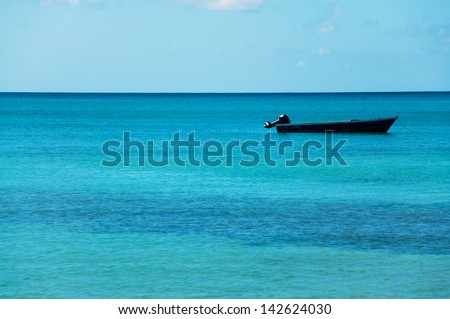 Boat in the middle of a beautiful blue and turquoise sea in San Andres y Providencia in Colombia
