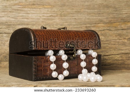 Jewel box with beads