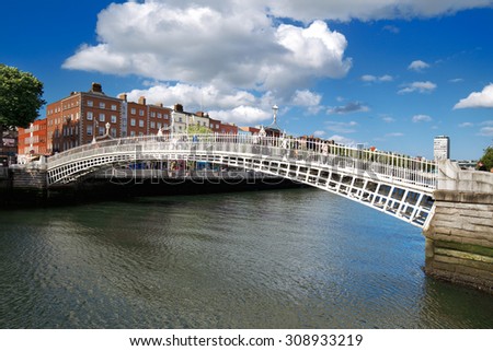 DUBLIN, IRELAND - AUGUST 3: Liffey Bridge known as Ha\'penny Bridge is a pedestrian bridge over the river Liffey in Dublin City Centre on August 3, 2015 in Dublin, Ireland. Built in 1816 of cast iron