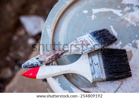 paint brush on lid color paint / paint brush / painting