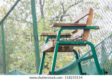 the referee seat in the tennis court