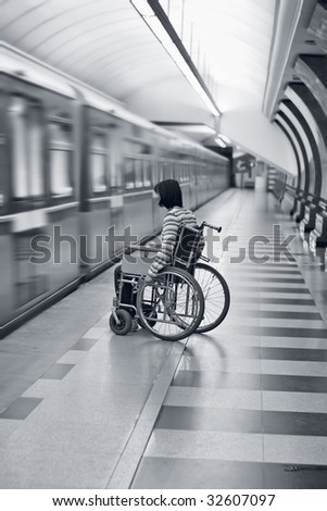 Woman in wheelchair missed the train in subway.