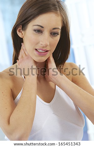 young woman woman with neck pain and tension