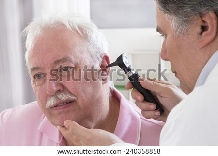 Disabled senior man dialogging with a doctor