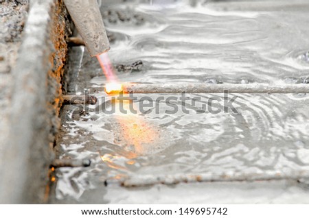 gas cutting of the metal