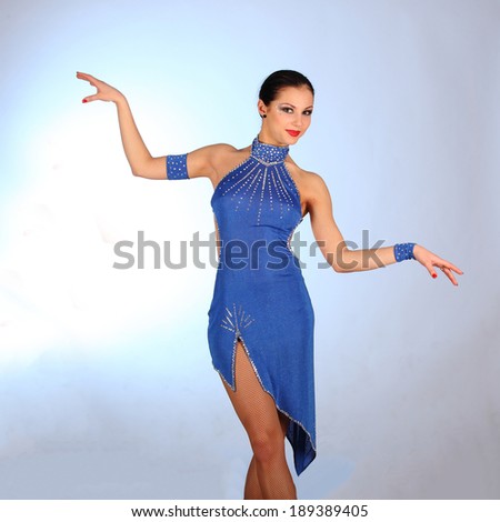 Burlesque dancer with red blue dress for latina dance