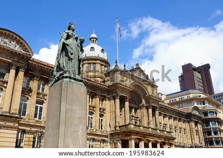 Statue of Queen Victoria with the Council House to the rear, Victoria Square, Birmingham, West Midlands, England, UK, Western Europe.