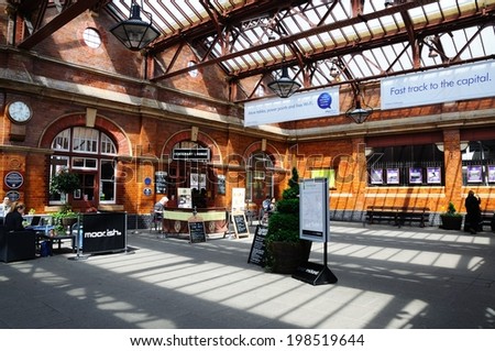 BIRMINGHAM, UK - MAY 14, 2014 - Cafes in Moor Street Railway Station concourse, Birmingham, England, UK, Western Europe, May 14, 2014.