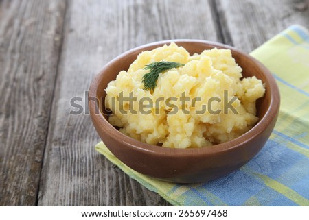 Mashed potatoes in a wooden plate on the table