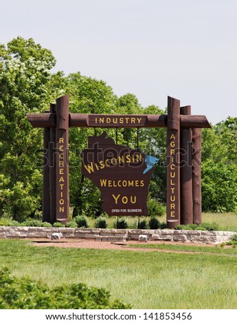 A welcome sign at the Wisconsin state line.